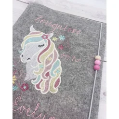 Zeugnishülle mit Pferd Filzeinband Geschenk Schulanfang personalisiert verschiedene Motive Mädchen