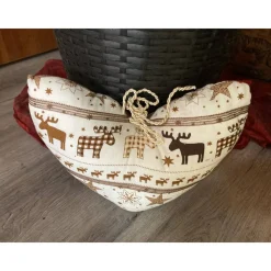 Zierkissen Herzform mit Wintermotiven und Verzierung