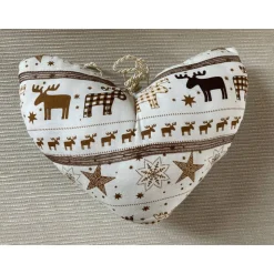 Zierkissen Herzform mit Wintermotiven und Verzierung
