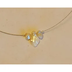 Zierliche Kurzkette mit Keshi-Perlen in weiß