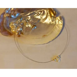 Zierliche Kurzkette mit Keshi-Perlen in weiß