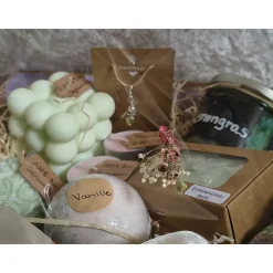 Zitronengras&Vanille Geschenkset – Handgemachte Zitronengrasseife, Badesalz, Vanille-Badekugel, Kerzen, Duftteelicht
